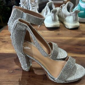 Windsor Silver Heels size 9